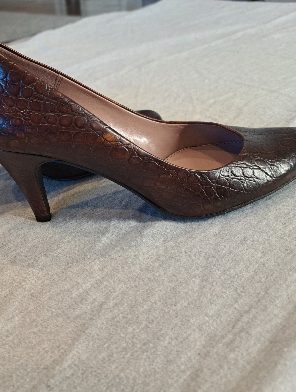 NWOB Liz Claiborne Flex Leather Brown Croc Pattern High Heels  Pumps 7.5 shoes.
